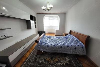 Apartament cu 3 camere decomandat în P-ța Victoriei - 4