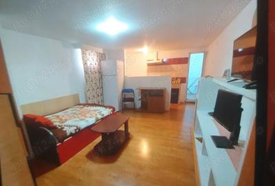 Garsoniera la curte zona Topora?i - 2