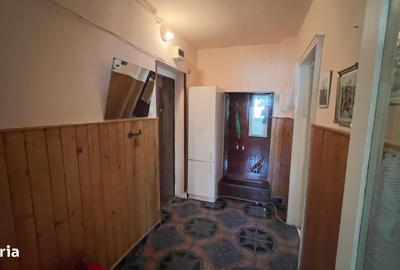 Apartament cu 3 camere decomandat în Petros - 1