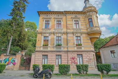 Casă individuală cu 13 camere cu Teren 1048 Mp în Brașovul Vechi