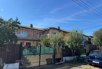 Vand un apartament
