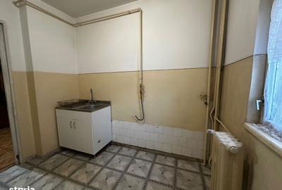 Apartament cu 4 camere decomandat în Republicii - 3