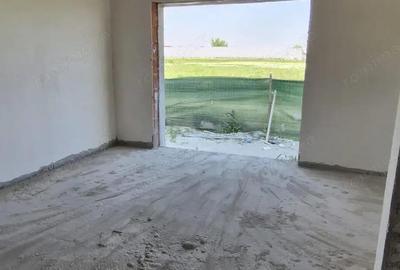 Casă cu 4 camere cu Teren 240 Mp în Central - 1