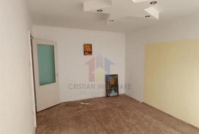Apartament cu 3 camere decomandat în Viziru 3