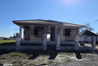 Casă cu 4 camere cu Teren 800 Mp în Păulești