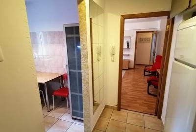 Vanzare 3 camCalea Grivitei Metrou  Gara de Nord etaj 1,din 8  are  balcon, sem - 2