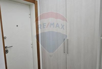 Apartament cu 2 camere semidecomandat, mobilat în Central