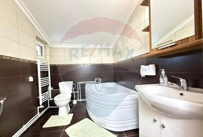 Apartament cu 3 camere semidecomandat în Central - 3