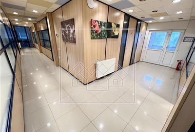 Birou, de 257 mp, în Central - 2