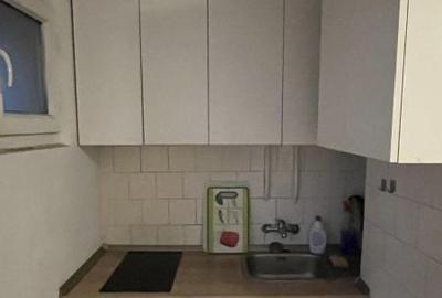 Garsonieră decomandată în Eroii Revoluției - 2