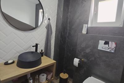 Duplex cu perete dublu- 4 camere - 2 bai - apa curenta - canalizare - pod - 6