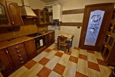 Casa individuala Km 5 curte cu foi?or, acces privat, termen lung - 6
