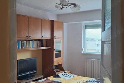 Apartament 4 camere, 90 mp, zona Industriala - 10