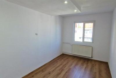 Apartament cu 3 camere semidecomandat în Craiovița Nouă - 7