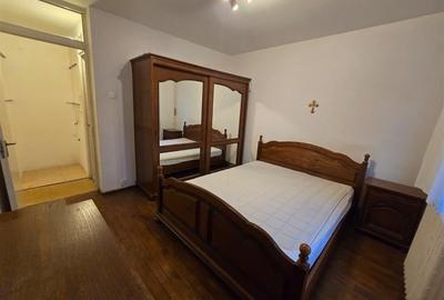 Apartament cu 3 camere decomandat în Nicolina