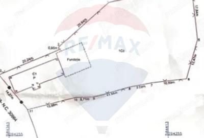 Casă cu 3 camere cu Teren 1400 Mp în Central - 2