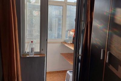 Apartament cu 3 camere semidecomandat în Micro 4 - 7