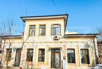Casă cu 4 camere cu Teren 200 Mp în Central - 2