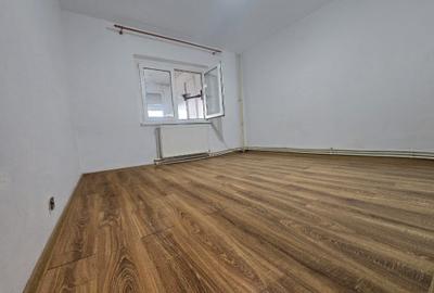 Apartament cu 2 camere decomandat în Calarași 4 - 6