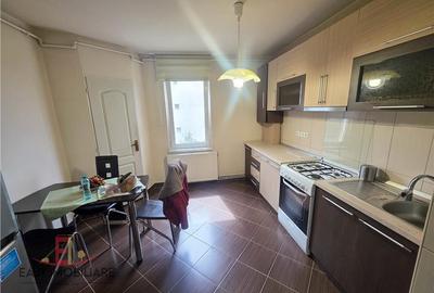 Apartament cu 2 camere decomandat în Cornișa - 2