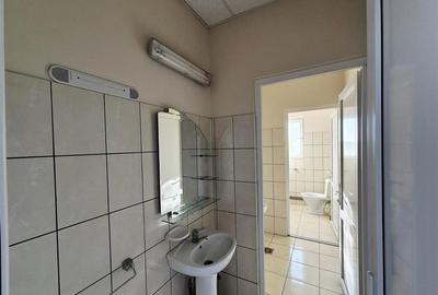 Spațiu comercial, de 200 mp, în Baza 3 - 8