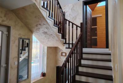 Casă cu 4 camere cu Teren 3125 Mp în Central - 2