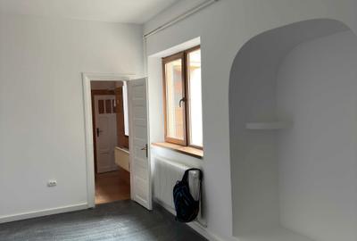 Casă cu 4 camere cu Teren 120 Mp în 13 Septembrie - 2