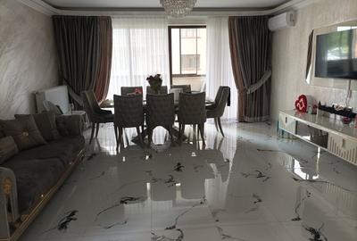 Apartament cu 4 camere decomandat în Tractorul