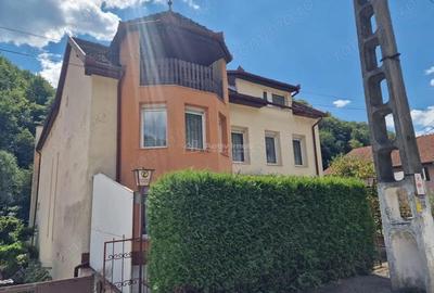 Casă cu 7 camere cu Teren 720 Mp în Vest - 12