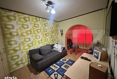 Apartament cu 3 camere decomandat, mobilat în Rovine