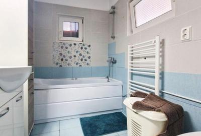 Casa cu 4 camere, terasa acoperita, curte de 700 mp, zona - 9