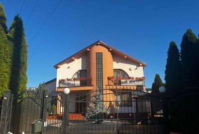 Casă cu 5 camere cu Teren 1250 Mp în Central - 2