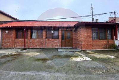 Casa de vanzare in zona Dambovita la curte comuna, 105.8mp utili - 1