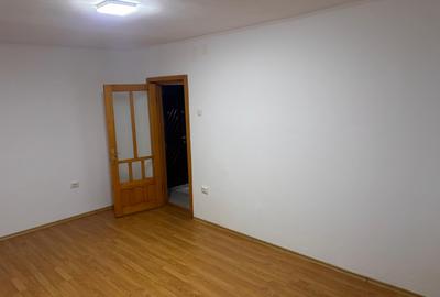 Apartament cu 3 camere decomandat în Viziru 3 - 3