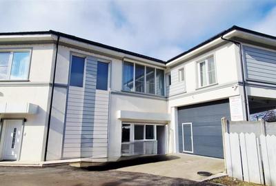 Casă individuală cu 7 camere cu Canalizare în Central - 1