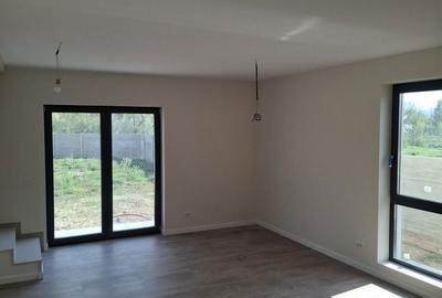 Casă cu 4 camere în Moșnița Veche - 3