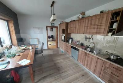 Casă cu 7 camere cu Canalizare în Săcele - 9