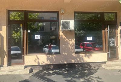 Inchiriez spa?iu ultracentral ( langa Primaria Drobeta , vis-a-vis CEC BANK ) - 1