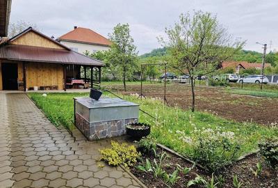 Casă cu 4 camere cu Teren 1345 Mp în Central - 2