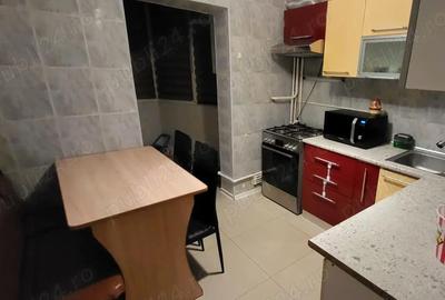 Apartament cu 3 camere decomandat în Exterior Vest