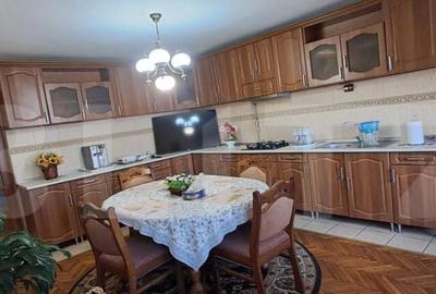 Casa de vanzare, cu 6 camere, 200 mp, zona centrala-Dej - 4