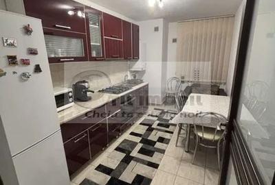 Apartament cu 2 camere decomandat în Podul de Fier