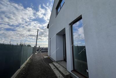 Duplex cu 4 camere cu Canalizare în Moșnița Nouă - 2