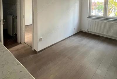 Vand Apartament 2 camere, renovat,Simeria, Str. Fabricii - 2