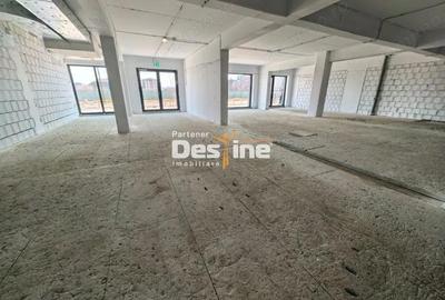 Spațiu comercial, de 217 mp, în Central - 4