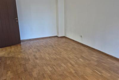 Apartament cu 3 camere decomandat în Sisești - 11