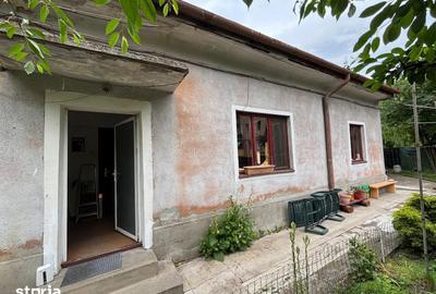 Casă cu 3 camere cu Teren 350 Mp în Central
