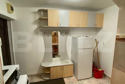 Apartament 2 camere, 35 mp, zona Sfanta  Vineri - 6