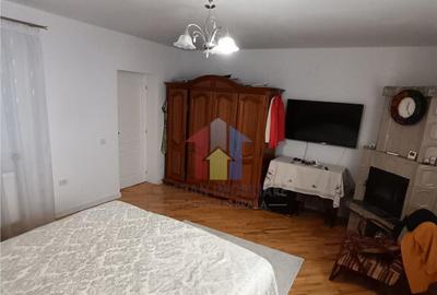 Casă cu 4 camere cu Teren 276 Mp în Central