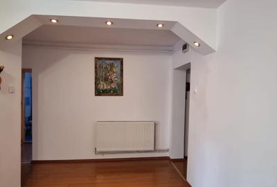 Apartament cu 3 camere decomandat în Micro 5 - 2